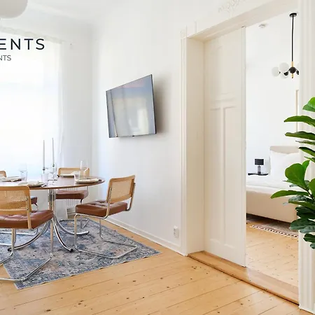 Superior Deluxe Nahe Zentrum 12 *