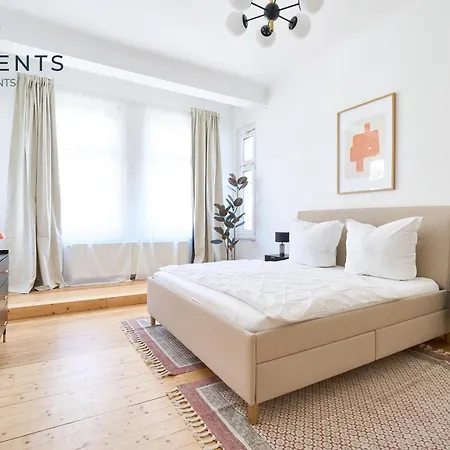 Superior Deluxe Nahe Zentrum 12 *